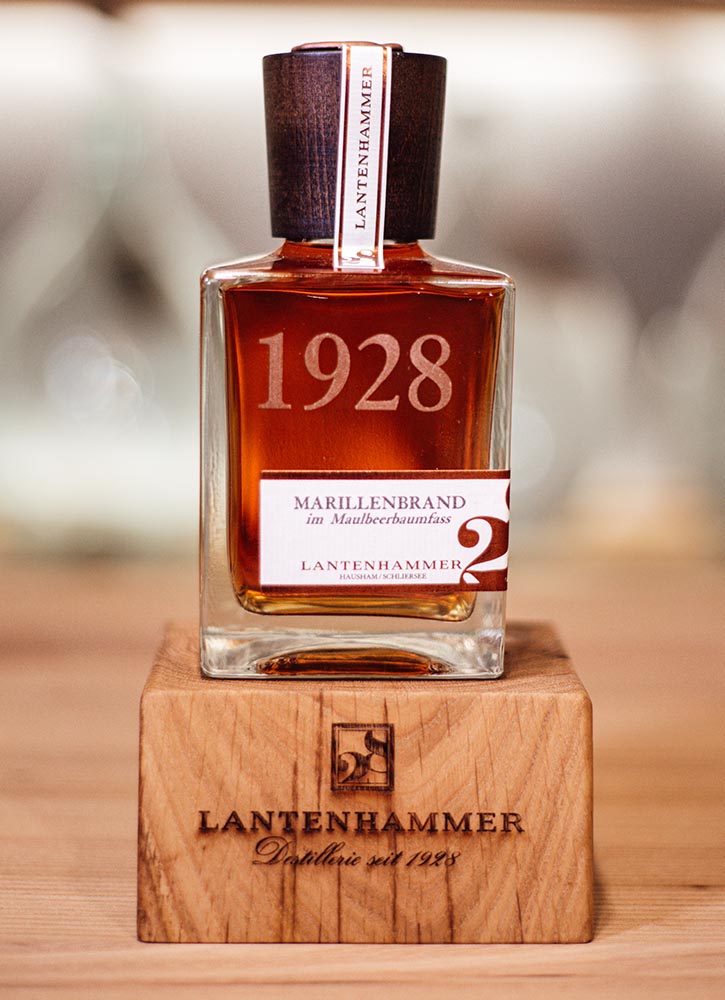 1928 RARITÄT Marillenbrand gelagert im Maulbeerholzfass 43%